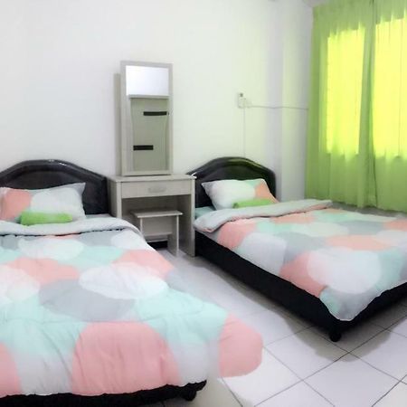 Api Api Centre Apartment Homestay コタキナバル エクステリア 写真