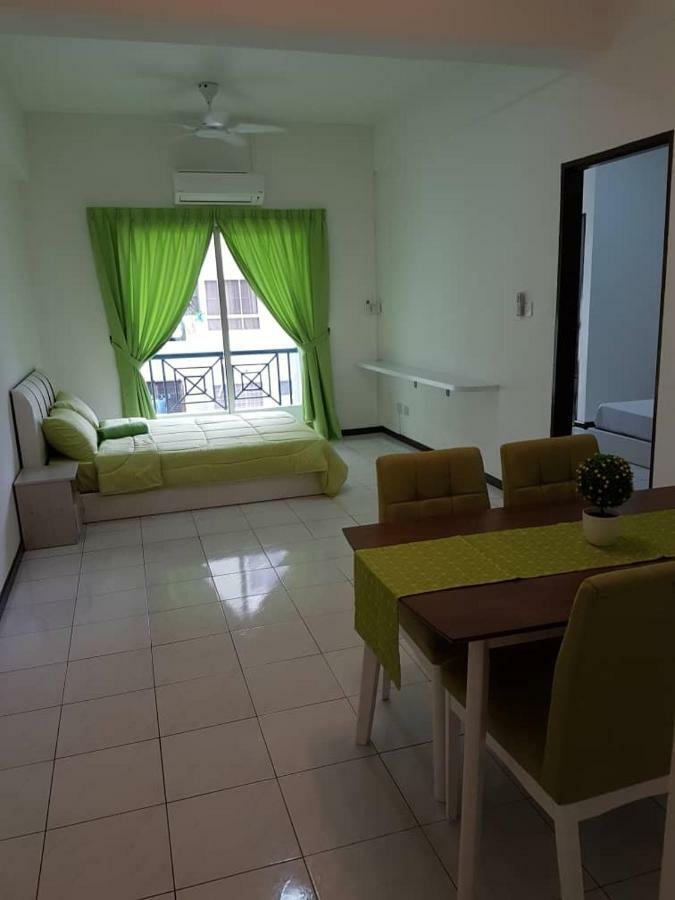 Api Api Centre Apartment Homestay コタキナバル エクステリア 写真